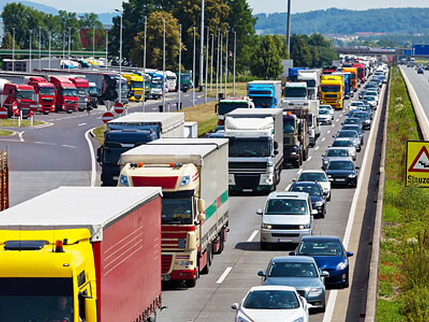 Verkehr auf einer Straße (Bauer GmbH)